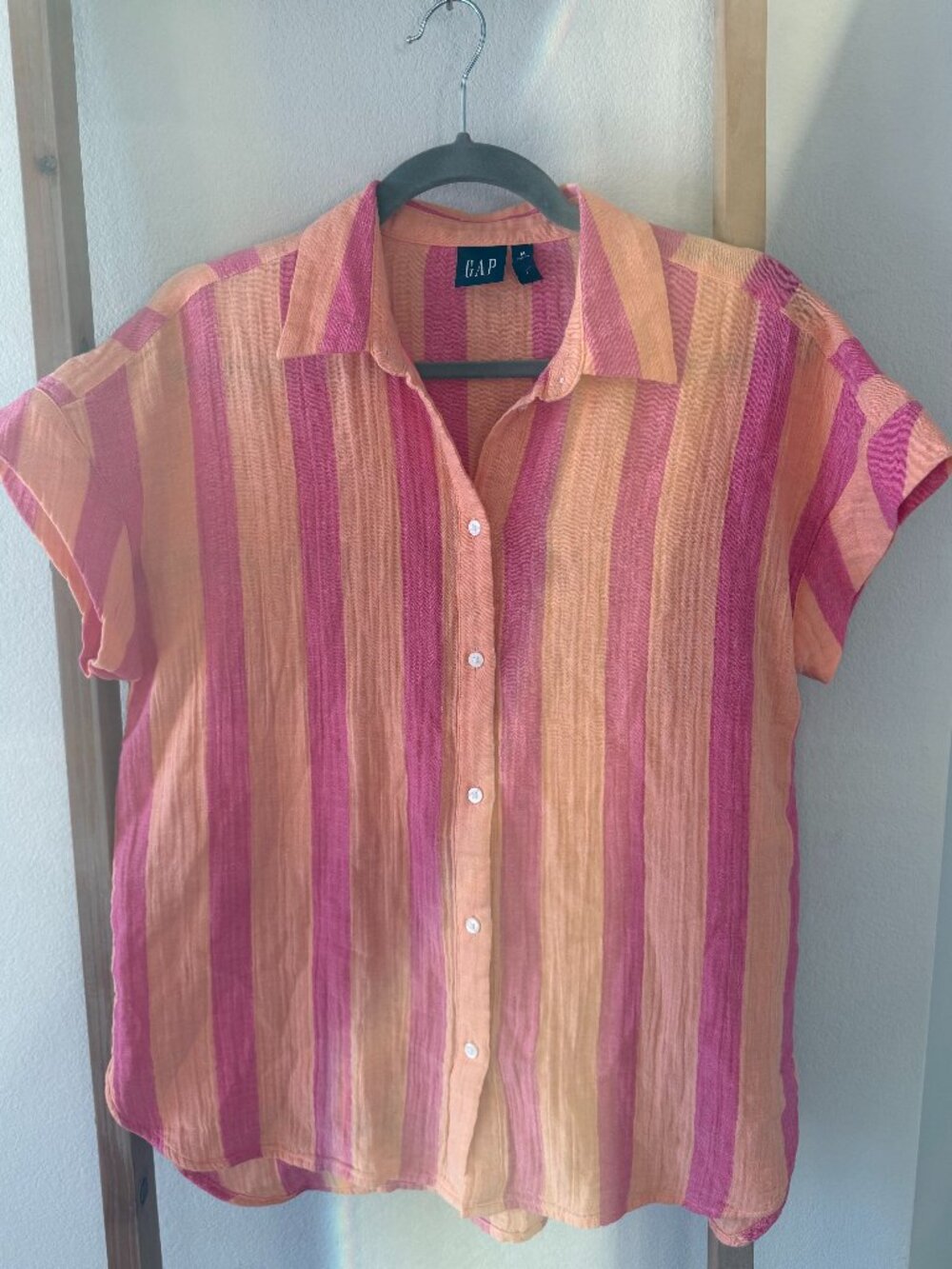 Gap Pink & Peach Striped Button Down Shirt Short Sleeve – Size M